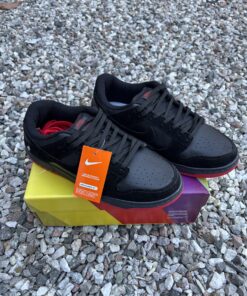 NIKE SB DUNK LOW POMBO