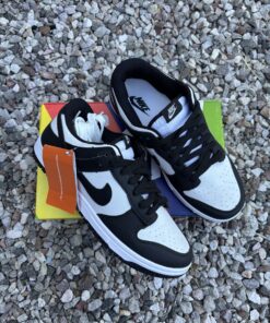 NIKE SB DUNK LOW PANDA