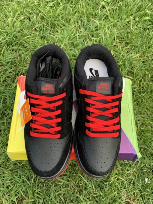 NIKE SB DUNK LOW POMBO