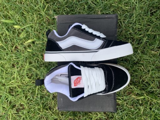 VANS KNU SKOOL GRIS/NEGRO - Imagen 2