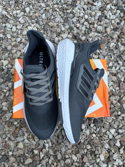 ULTRABOOST GRIS - Imagen 4