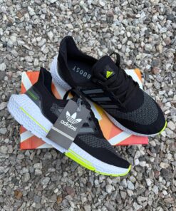ULTRABOOST NEGRO/VERDE