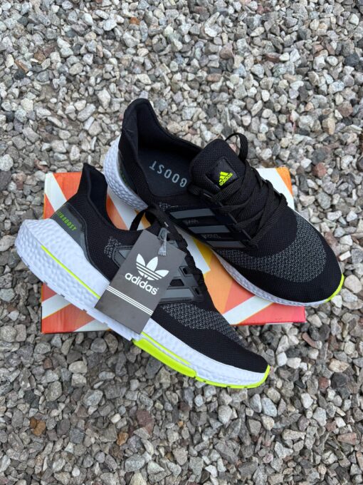 ULTRABOOST NEGRO/VERDE