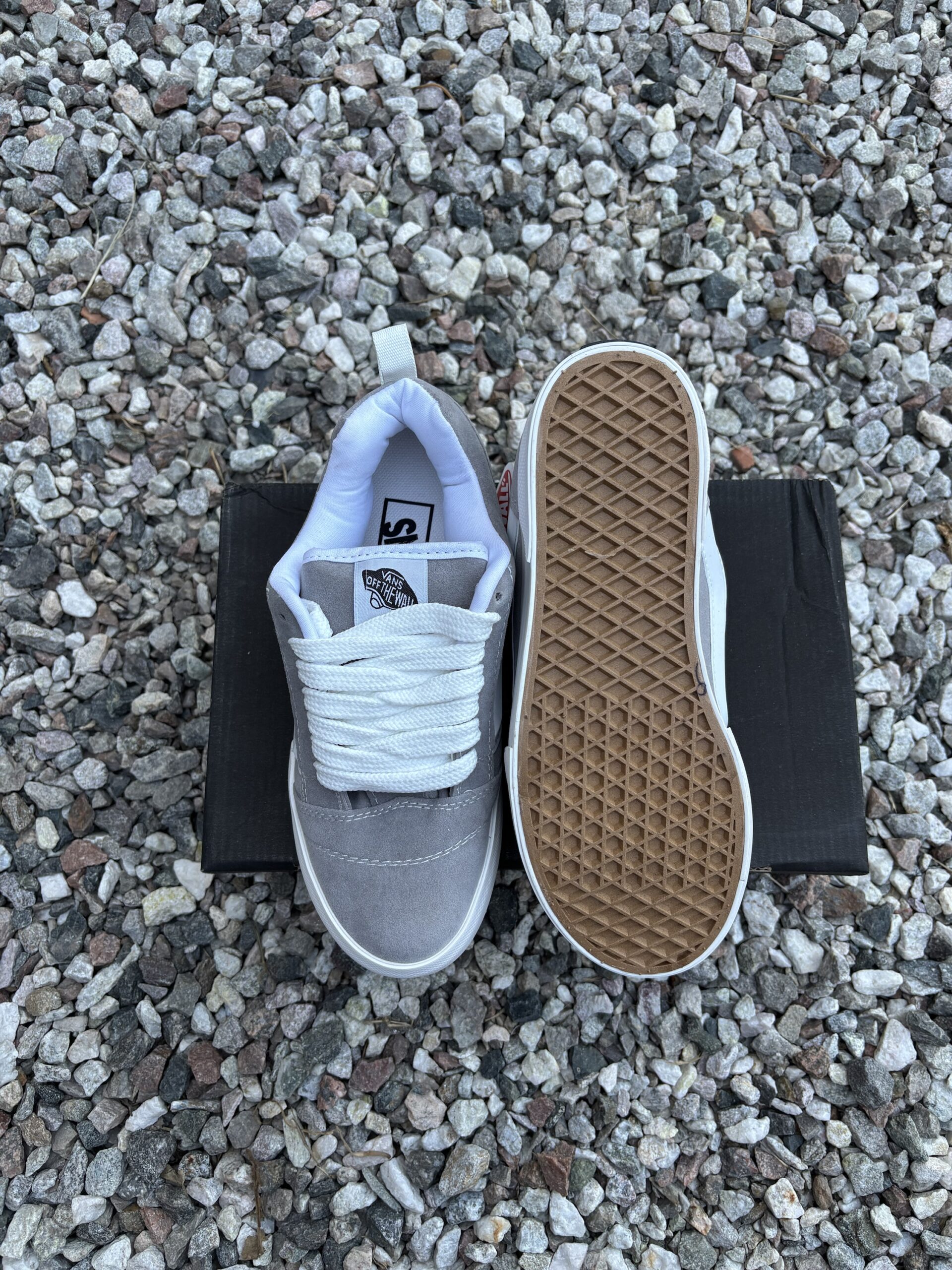 VANS KNU SKOOL GRIS - Imagen 4