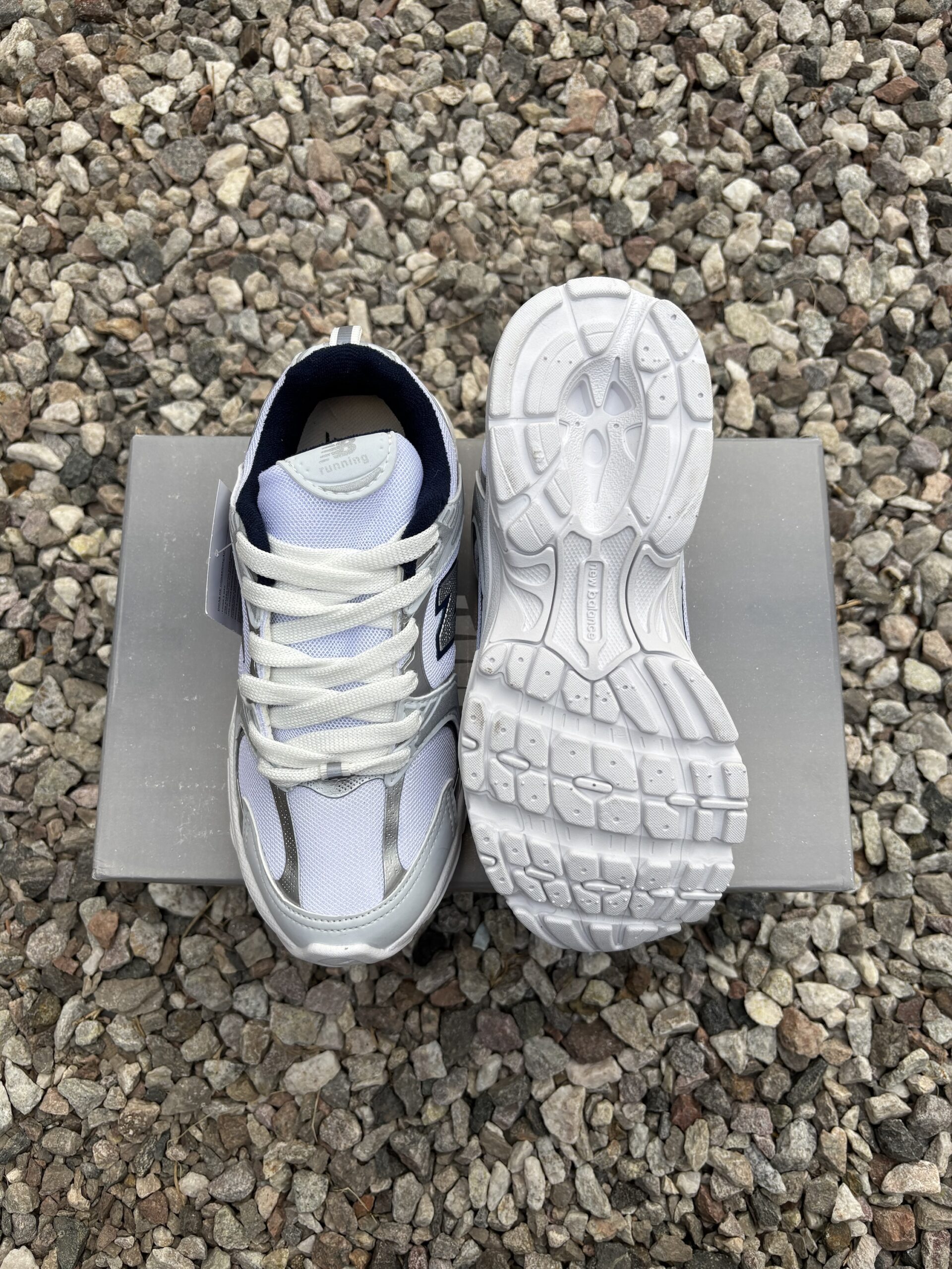 NEW BALANCE 530 BLANCA - Imagen 4