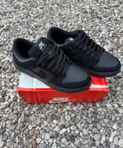 NIKE SB DUNK BLACK